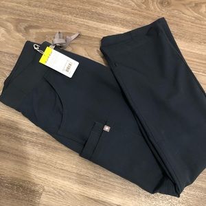 FIGS limited edition. Women’s dark harbor Kade